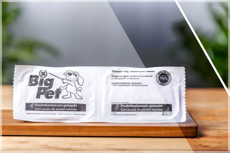 Pouletkarkassen gehackt